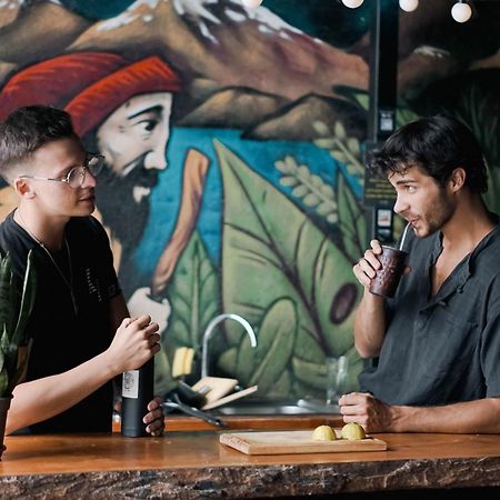 Moving Hostel Travel Bar Сан-Карлос-де-Барилоче Экстерьер фото